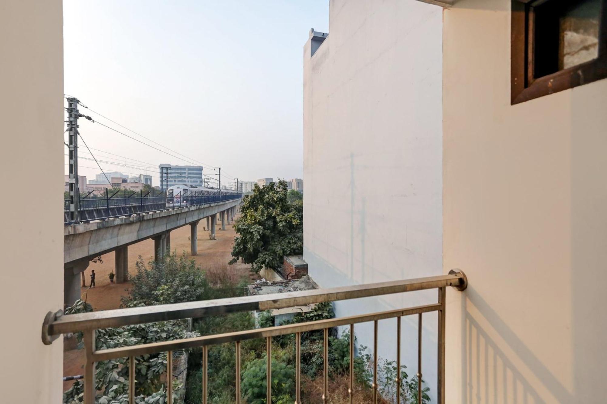 Hotel O Hotel Blue Orchid Neu-Delhi Exterior foto